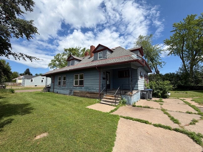 Building Photo - 3 Bedroom Walking Distance from UMD - AVAILABLE AUGUST! Unit 1710 1/2 Carver Ave
