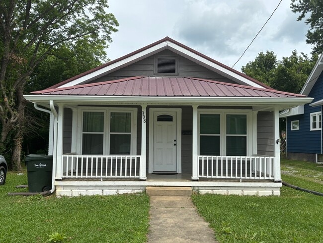 Photo - 308 S Lake St House