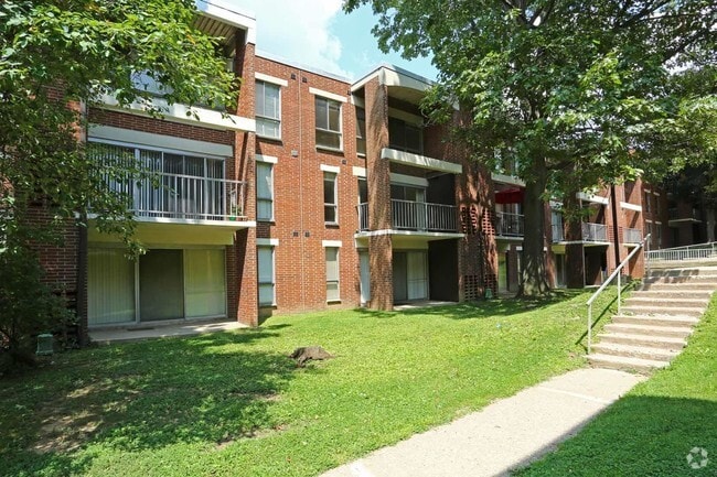 Greenbriar Club Apartments