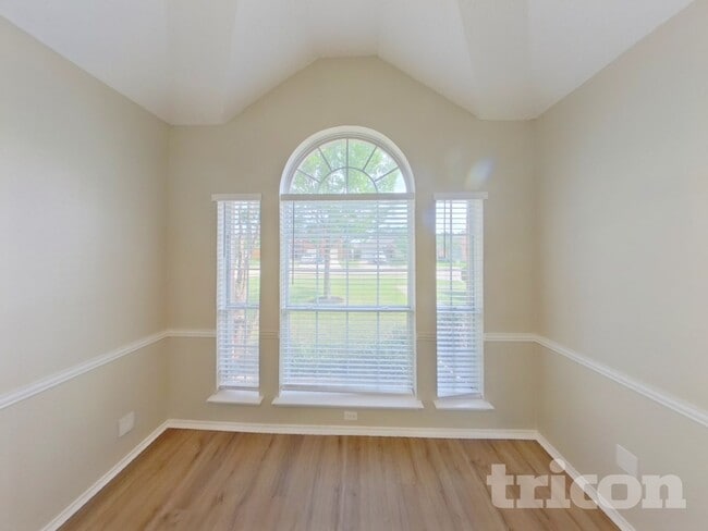 230 Jennifer Ln
