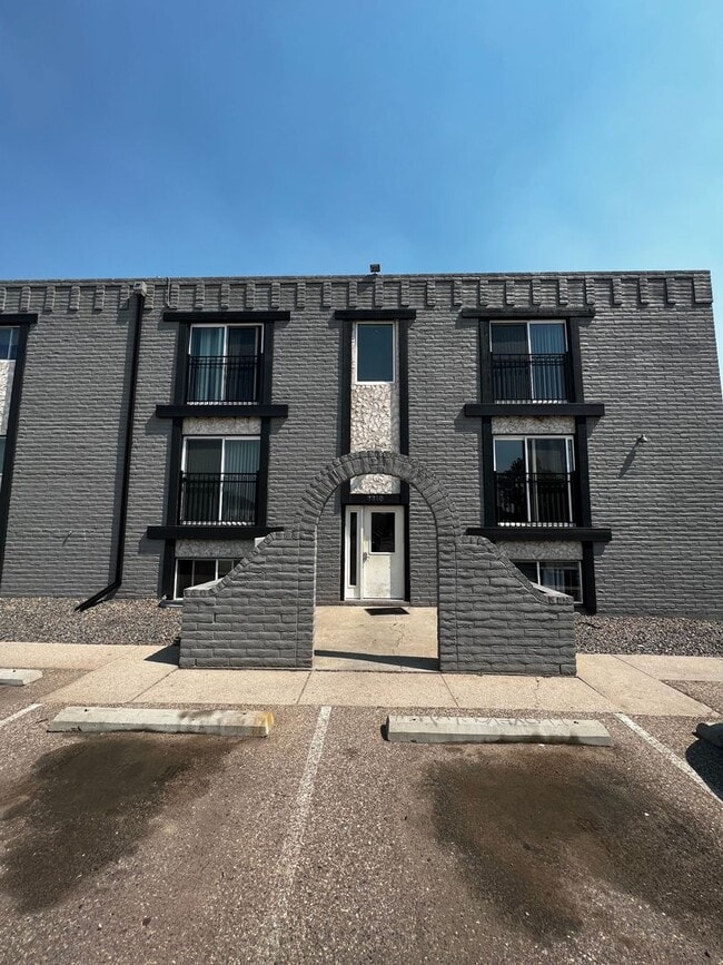 Building Photo - Myers Court Unit Myers3306  205