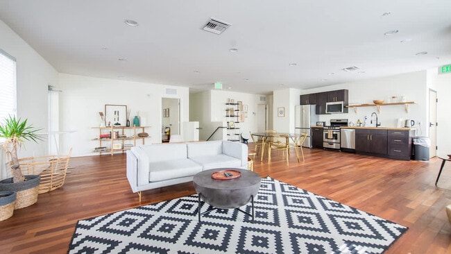 Photo - 747 4th St Unidad ID1320733P