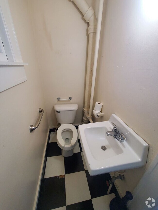Building Photo - 920-924 Romayne Avenue Rental