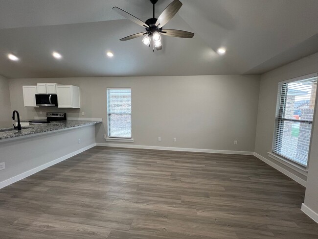 Photo - 3/2/2 in Bell Farms available June!!