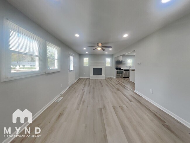 Photo - 900 Chalmers St