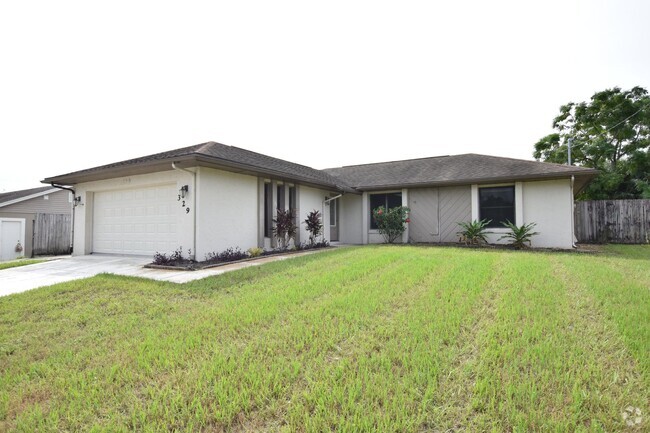 Building Photo - 3 bedroom 2 bath 2 car garage in Deltona Rental