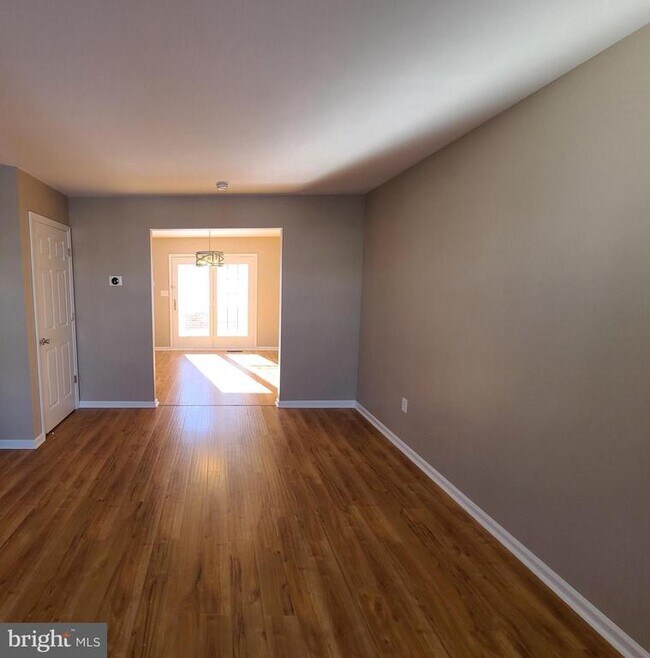 Photo - 242 Bainbridge Cir