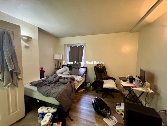 Building Photo - 767A Tremont St Rental