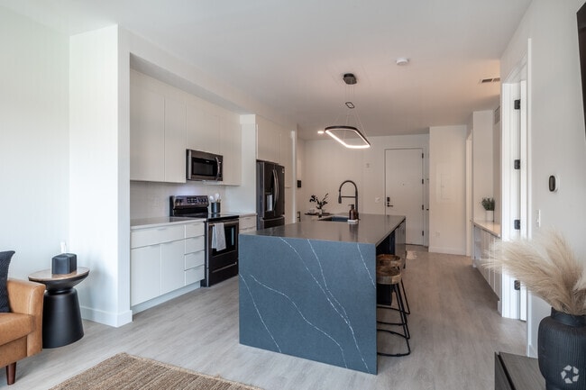 1BD, 1BA - 692-810SF