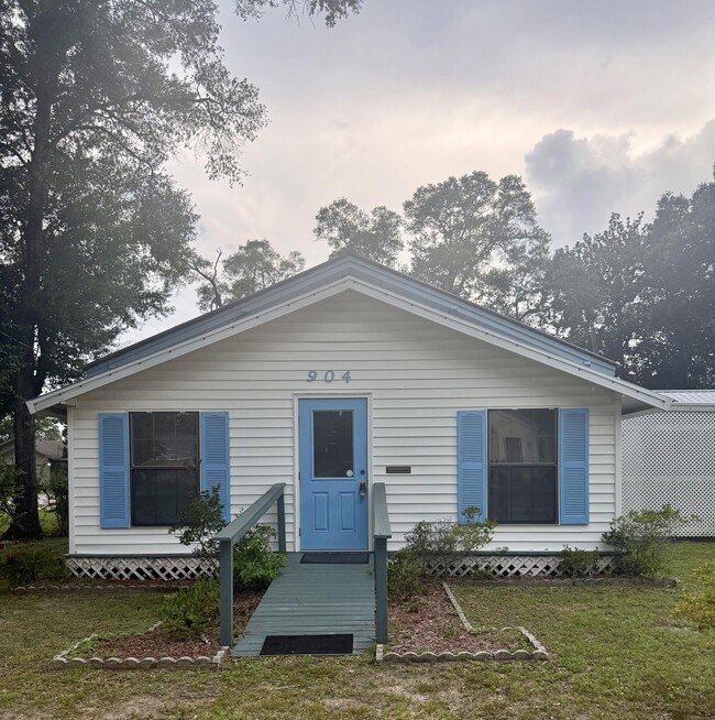Building Photo - 904 Mapoles St Rental