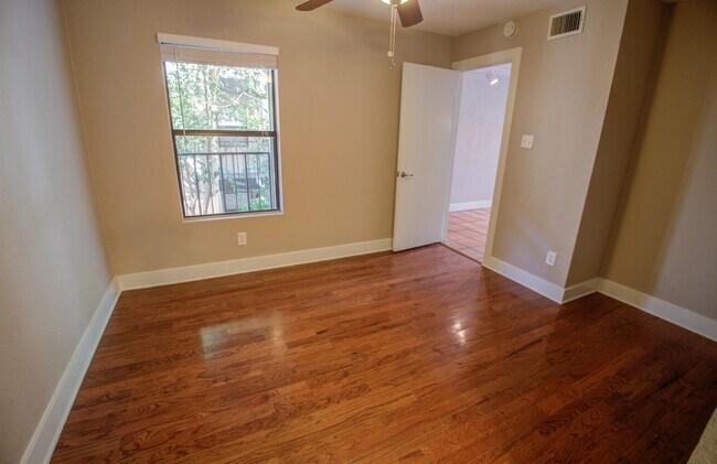 Photo - 1306 Norwalk Ln