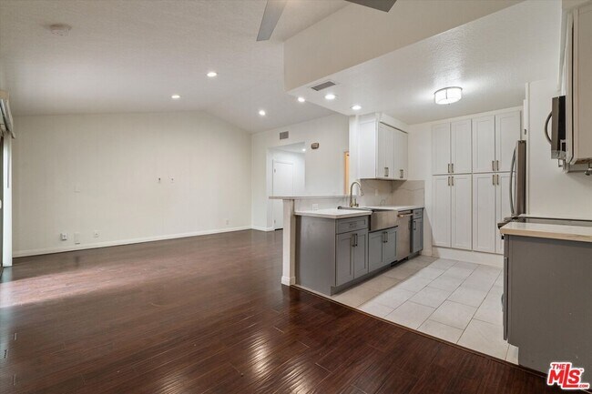 Photo - 3802 Dunford Ln Unidad H