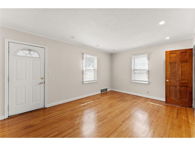 Photo - 3108 Maryland Ave S