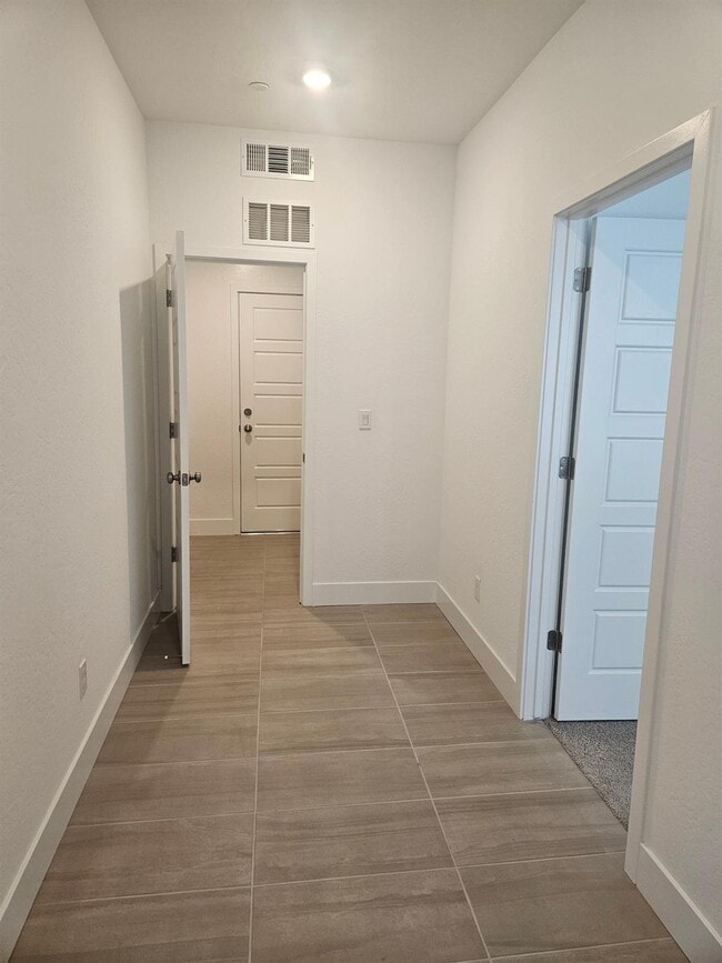 Photo - 572 N Adler Ave