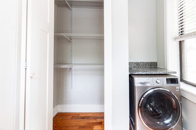 Photo - 3734 N Pine Grove Ave Unit 1E