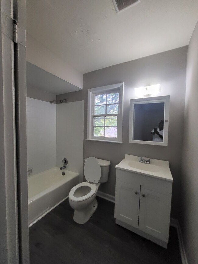 Photo - 2004 Elgin Dr Unidad 2004 Elgin Dr.   B