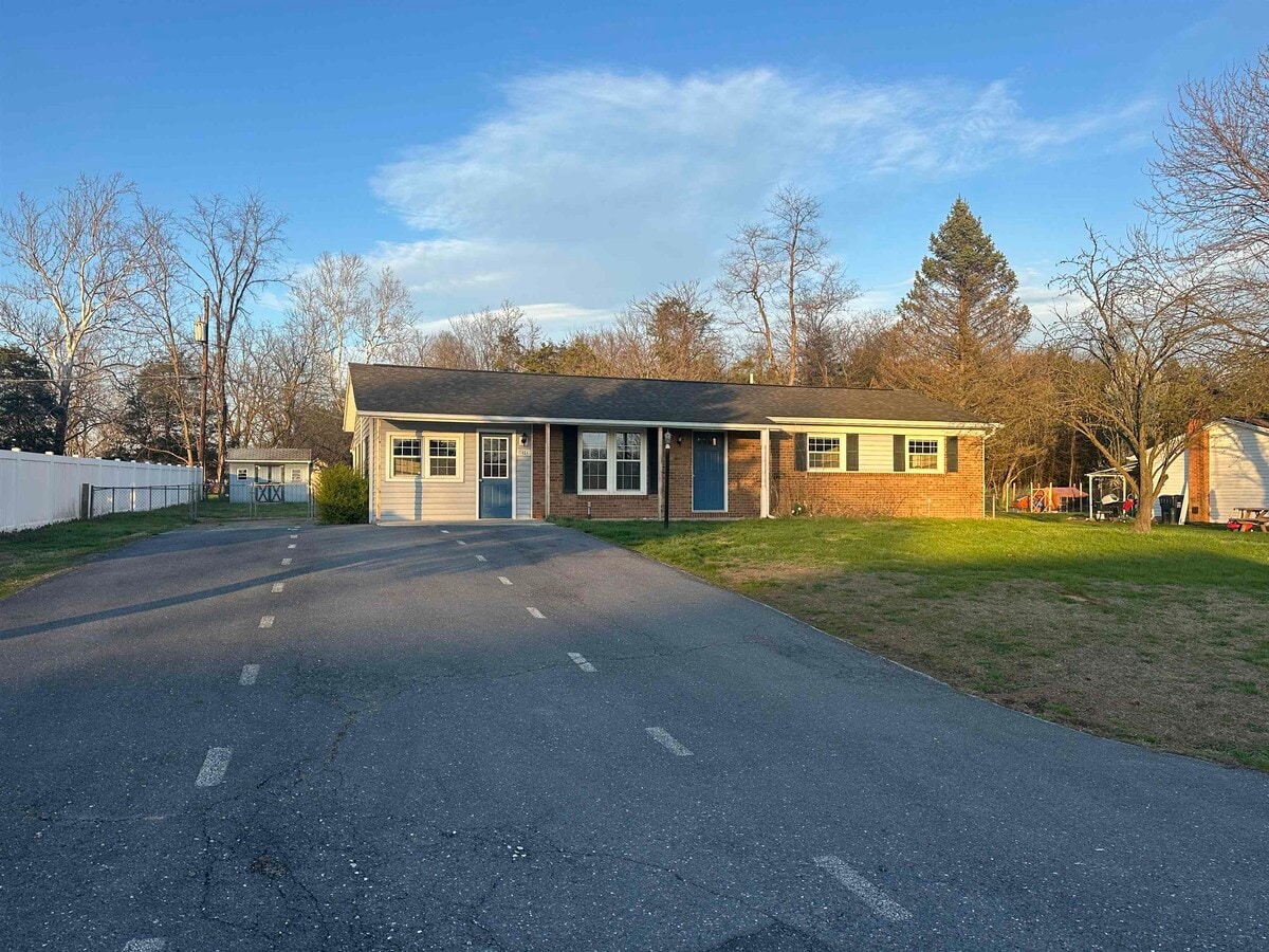 Photo - 7484 Lilly Square