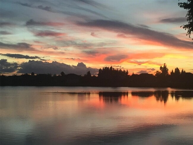 Building Photo - 935 Southlakes Way SW