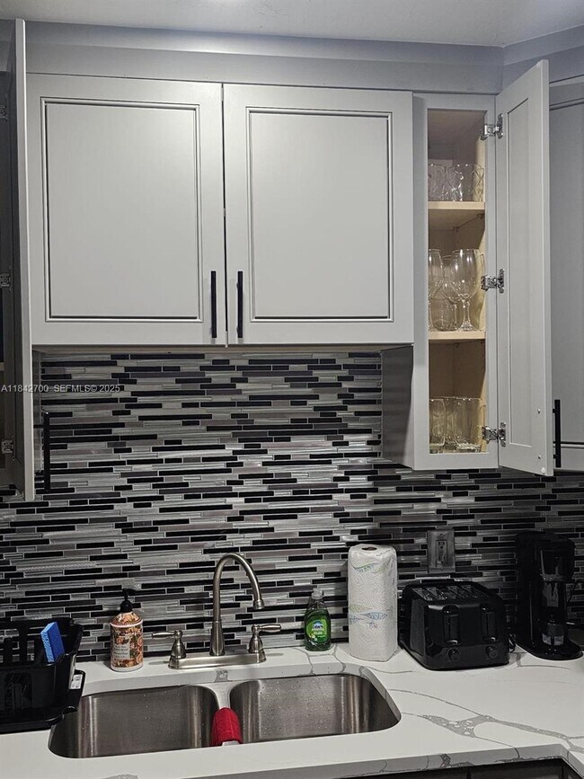 Photo - 5929 Fillmore St