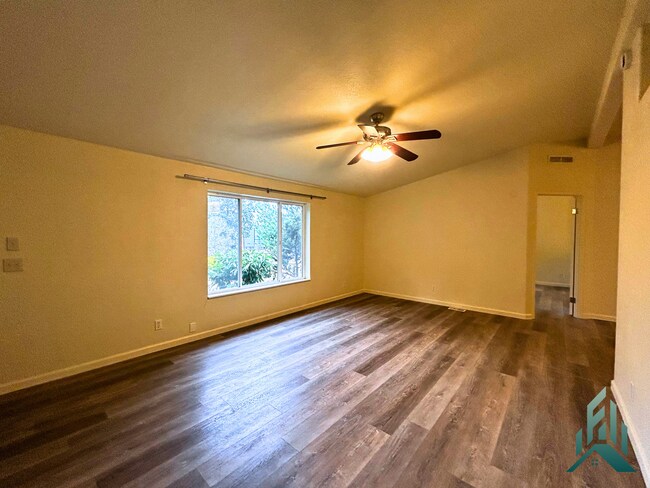 Photo - 640 SE Crystal Lake Dr Unit A