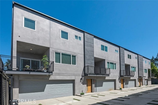 Photo - 13536 Vanowen St