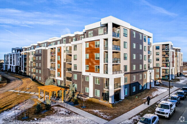 Building Photo - Emerald Place