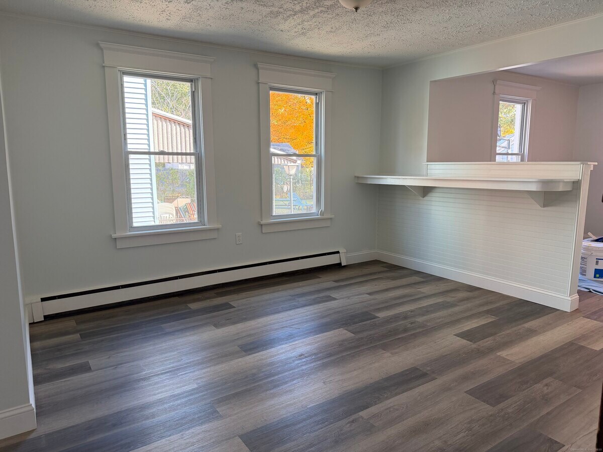 Photo - 105 Silver Ln