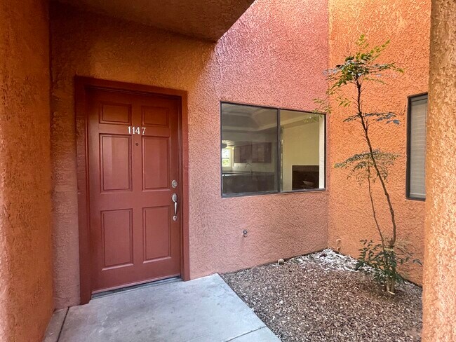 Building Photo - 5051 N Sabino Canyon Rd