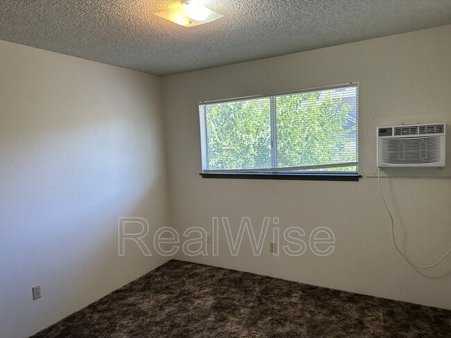 Photo - 401 SE 9th St