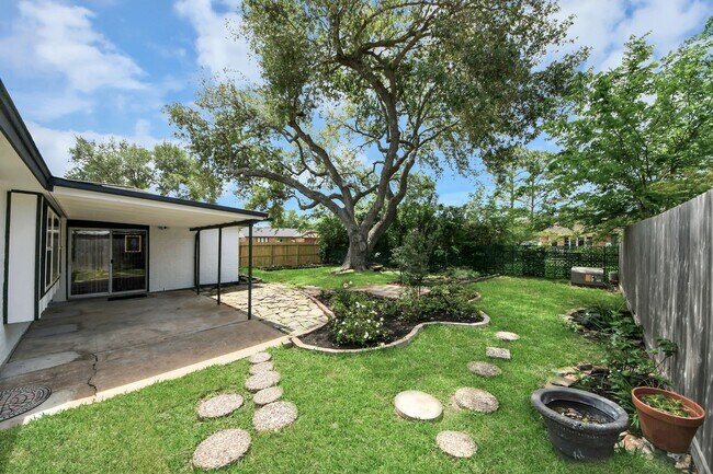 Photo - 16222 Forest Bend Ave