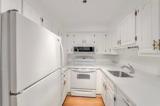 Building Photo - 357 Commercial St Unit 219