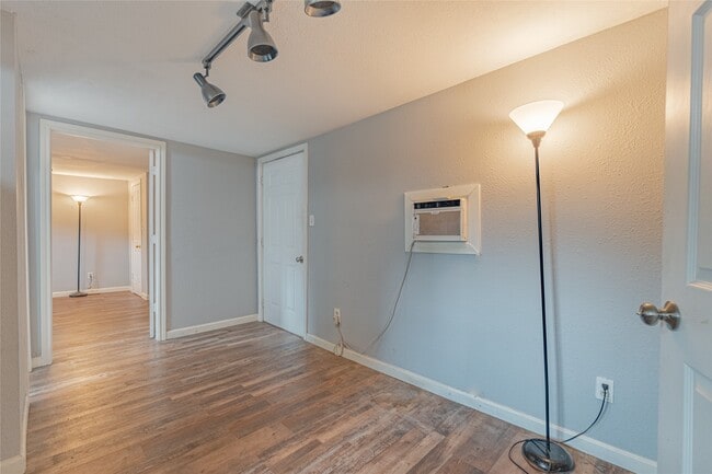 Photo - 4206 Walker St Unit B