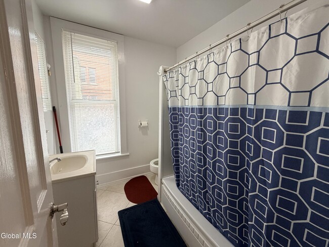 Photo - 17 Greene St Unit DOWN