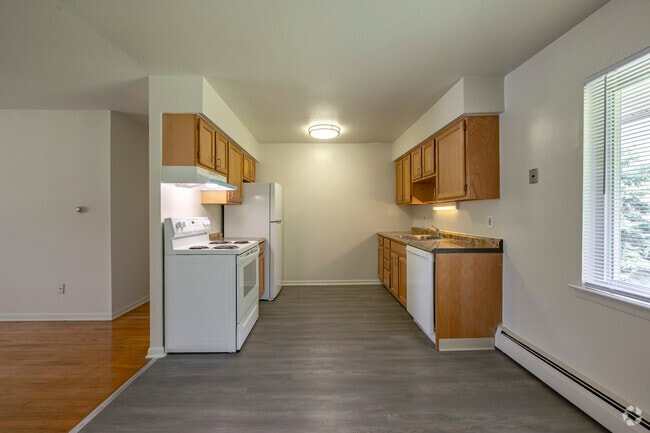 1BD, 1BA - 891 SF - Redstone Gardens - Kitchen - Redstone Gardens