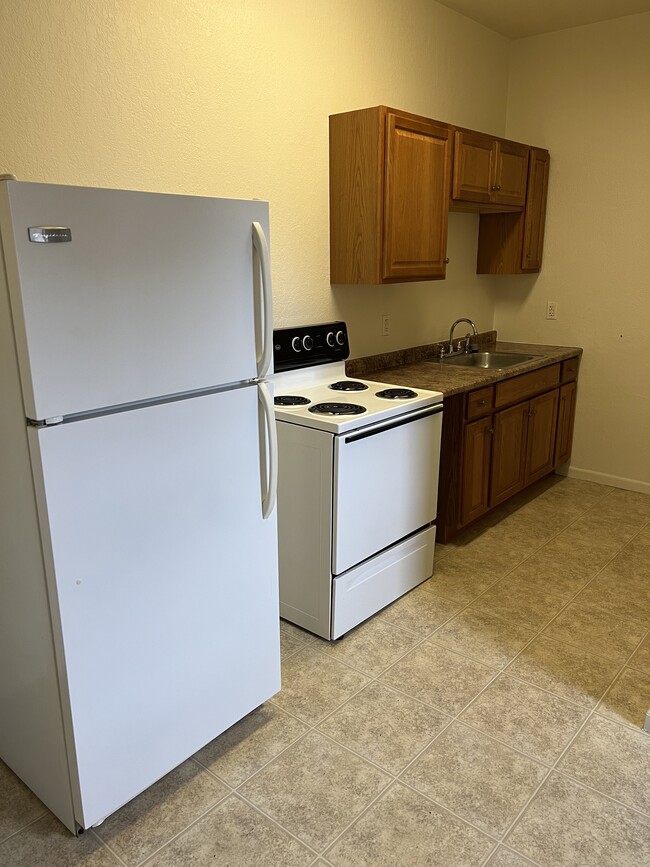 Building Photo - 509 Litchfield St Unit 2 Rental