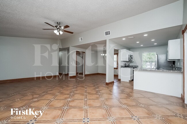 Photo - 818 Black Knight Dr