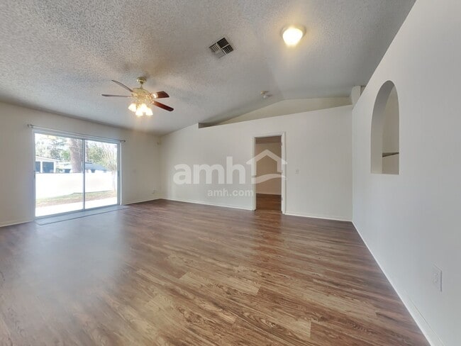 Photo - 3460 Wentworth Cir E