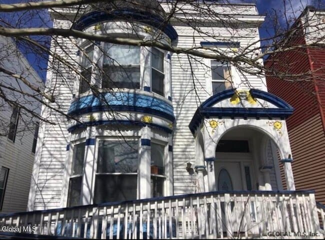 Building Photo - 131 6th Ave Unit 1