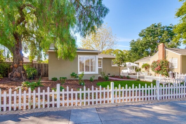 Photo - 2990 Cowper St