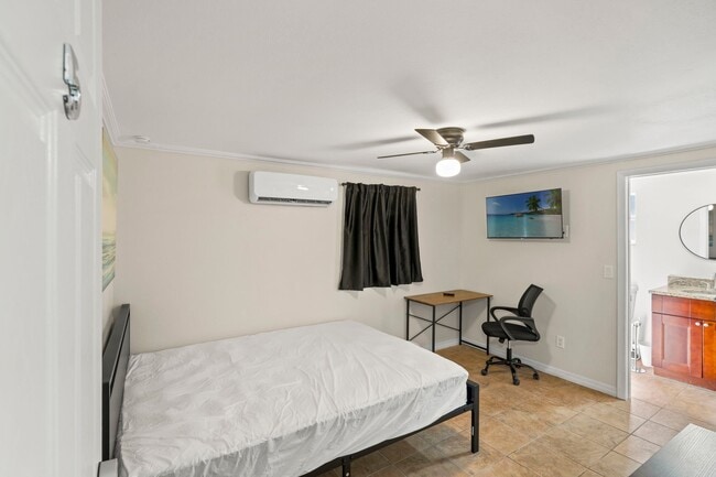 Photo - 8823 W Robson St