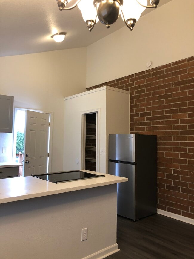 Photo - 1114 33rd St SE