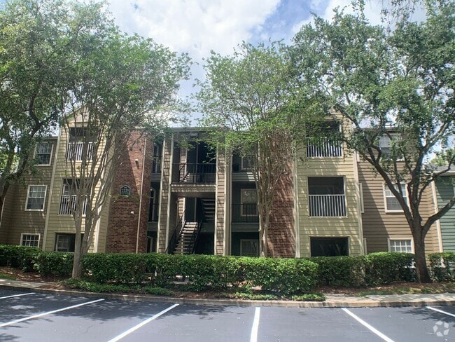 Building Photo - Beautiful 2/2 in an amazing secure community Rental