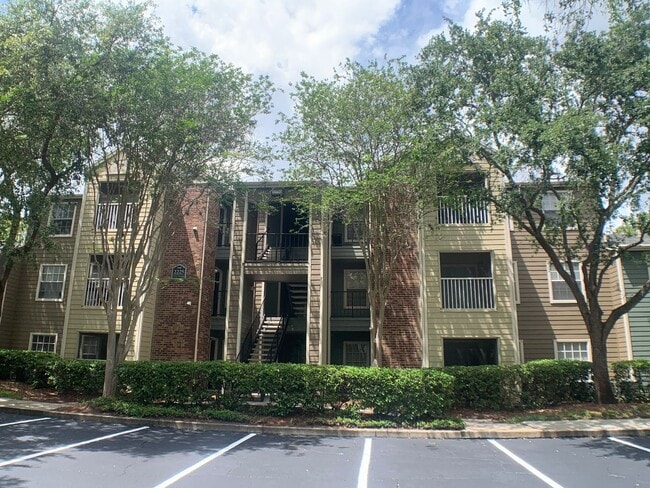 Building Photo - Beautiful 2/2 in an amazing secure communi... Rental