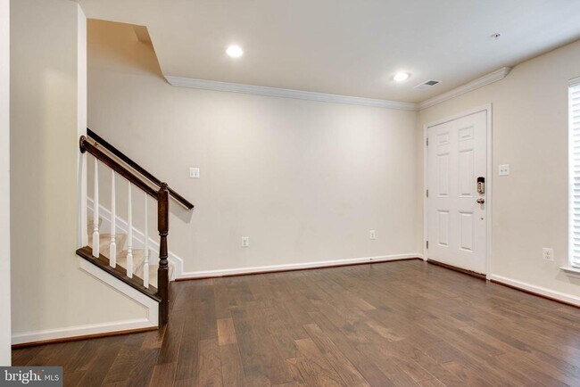 Photo - 7048 Foxton Way