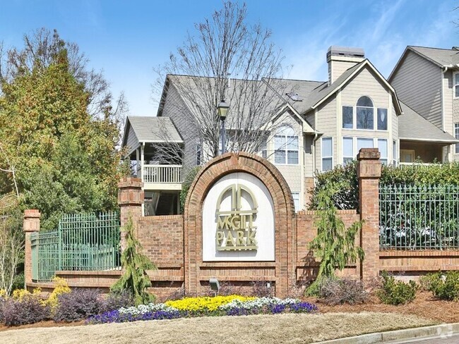 Building Photo - Beautiful Updated 2BR/2BA Condo Near Beltline
