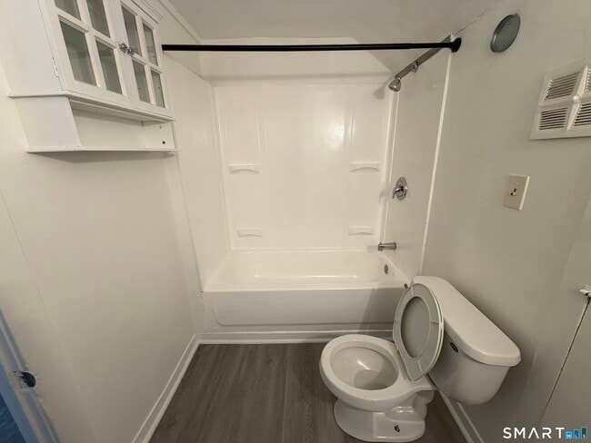 Photo - 571 Baldwin St