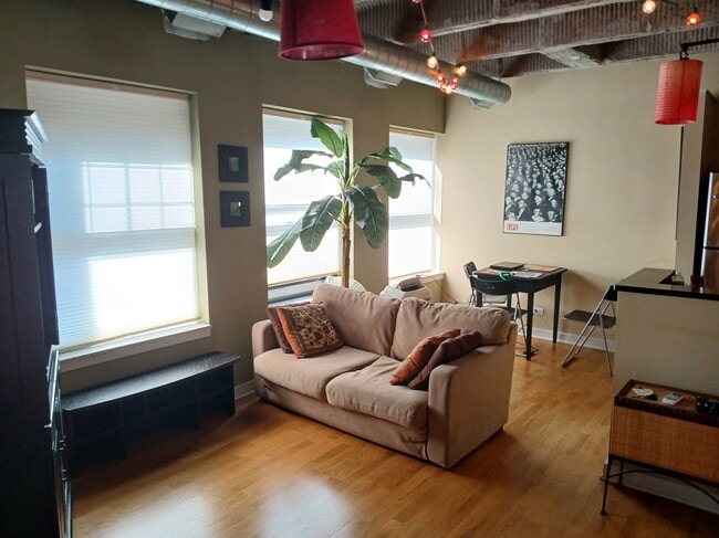 Building Photo - 3150 N Sheffield Ave Unit 412 Rental