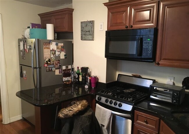 Building Photo - 92 Endicott St Rental
