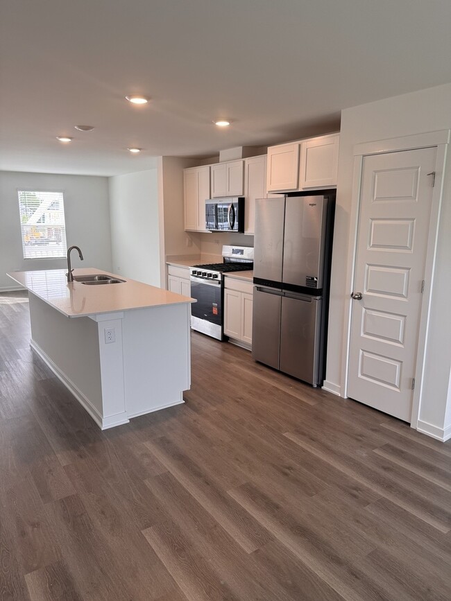 428 Lakeshore Ct