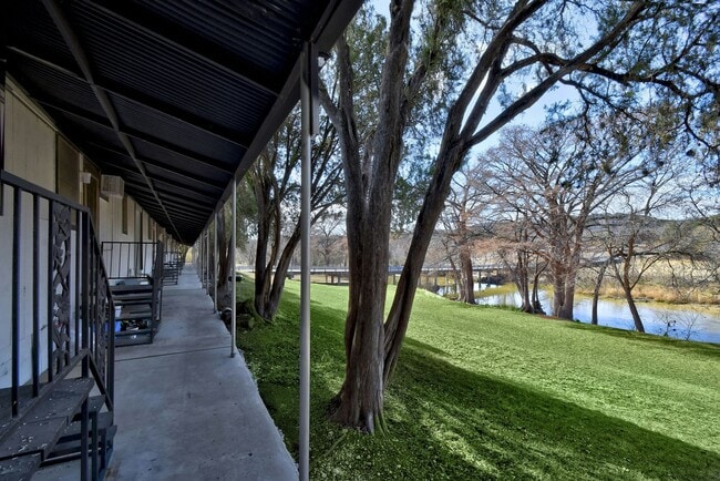 Building Photo - The LUX Riverside